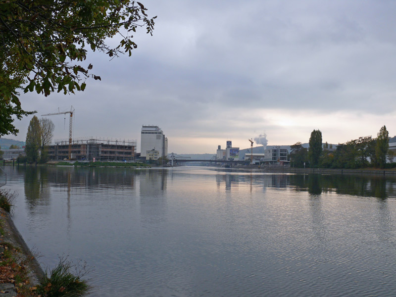 Der Stuttgarter Hafen am Morgen