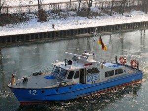 Polizei als Eisbrecher