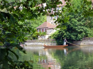 Stocherkahne auf dem Neckar in Tübingen