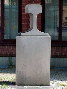 Skulptur in der J.-Holzinger-Gasse