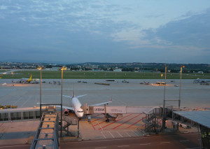 K-Flughafen-S-am-Abend-2