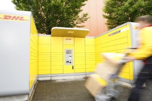 dhl-packstation-2014-zusteller-anlieferung-600