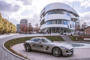 Daimler 7-Mitfahr-Event-zum-Abschluss-der-Sonderausstellung-50-Jahre-AMG-Die-Faszination-AMG-auf-der-Einfahrbahn-erleben